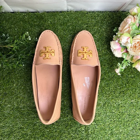 TORY BURCH EVERLY DRIVER LOAFER IN PINK MOON GOLD
BRASS LOGO SIZE 10.5 like new - Picture 17 of 17